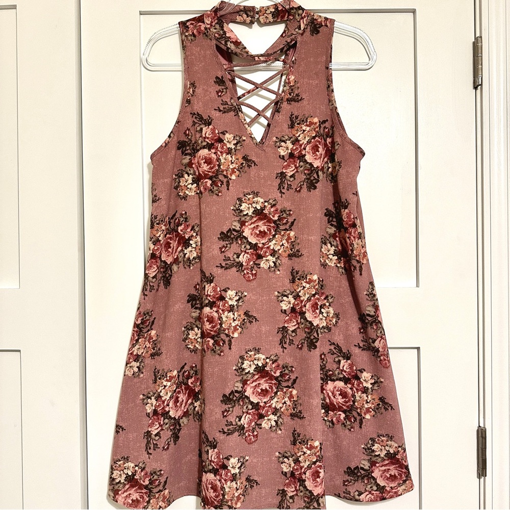 ANDREE BY UNIT Women’s Dusty Rose Floral Crisscross Choker Dress • Large